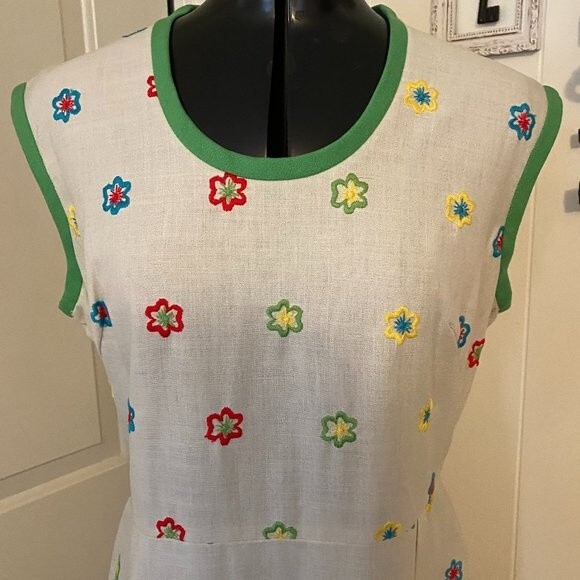 Vintage Berkshire B-Tween Embroidered Floral Lightweight Maxi Womens Dress - Picture 2 of 11